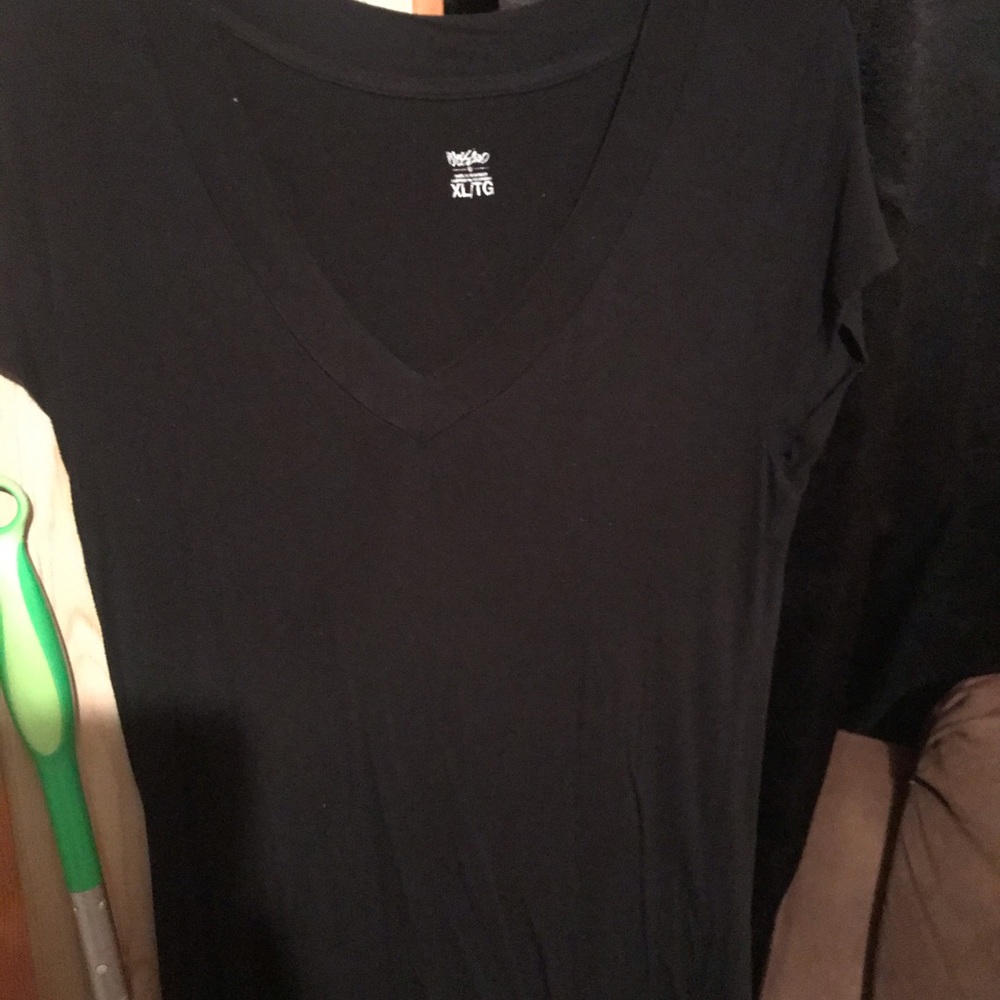Mossimo V neck t shirt